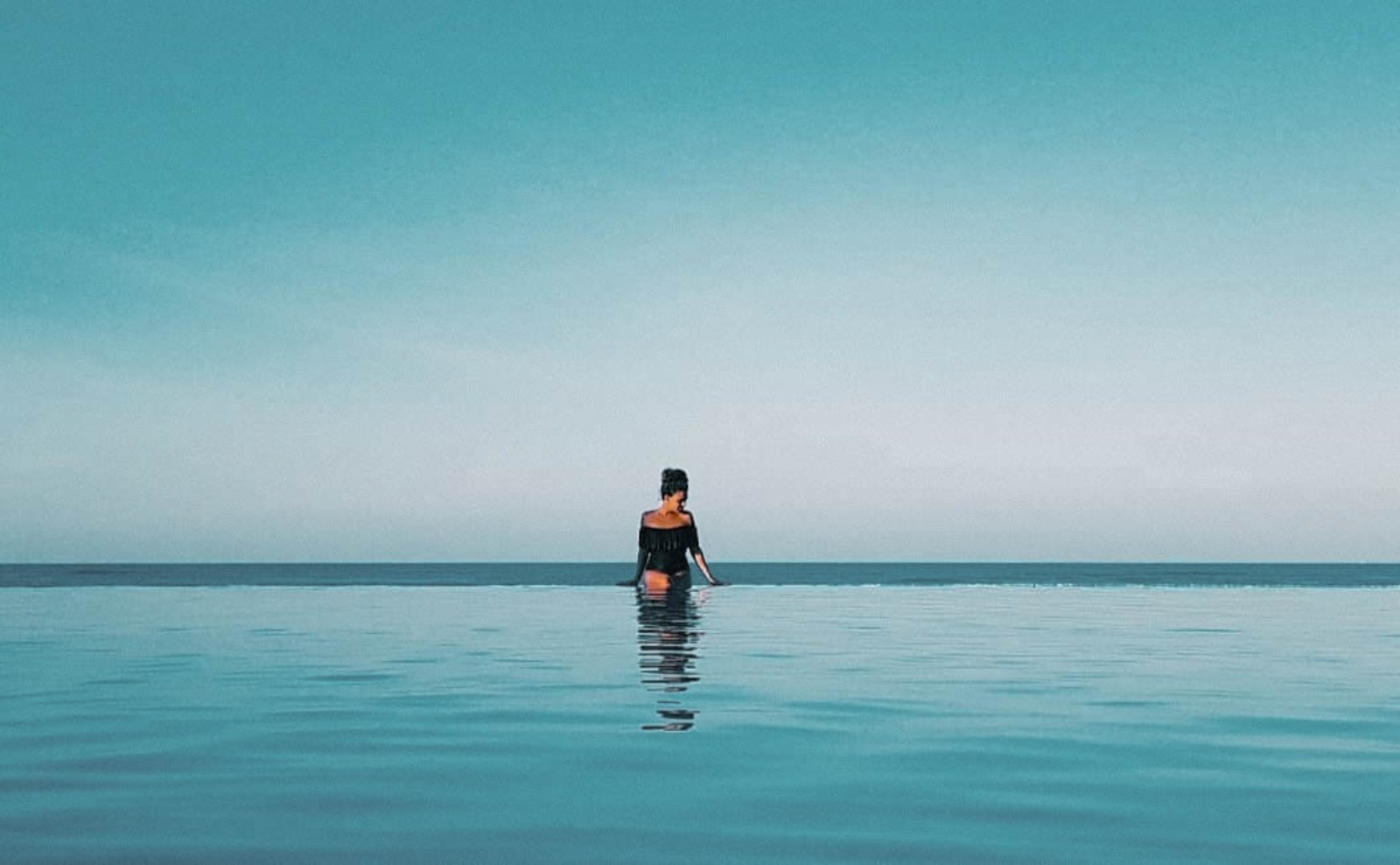 canabay hotels piscina infinity